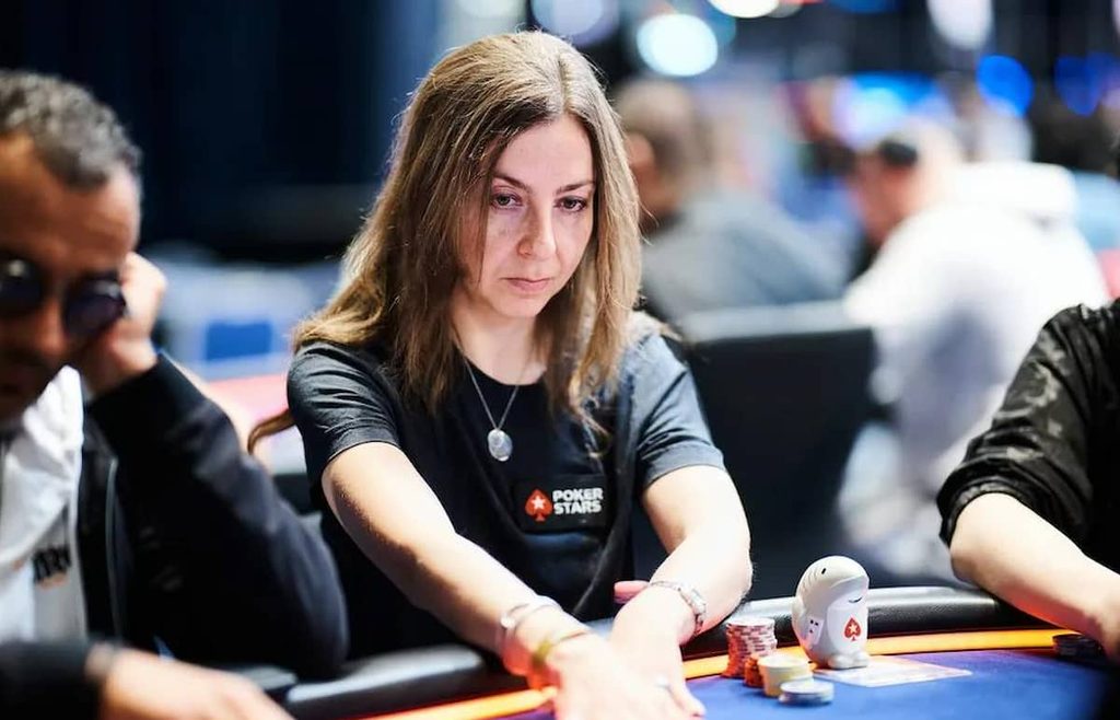 Maria Konnikova playing poker.