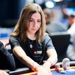 Maria Konnikova playing poker.
